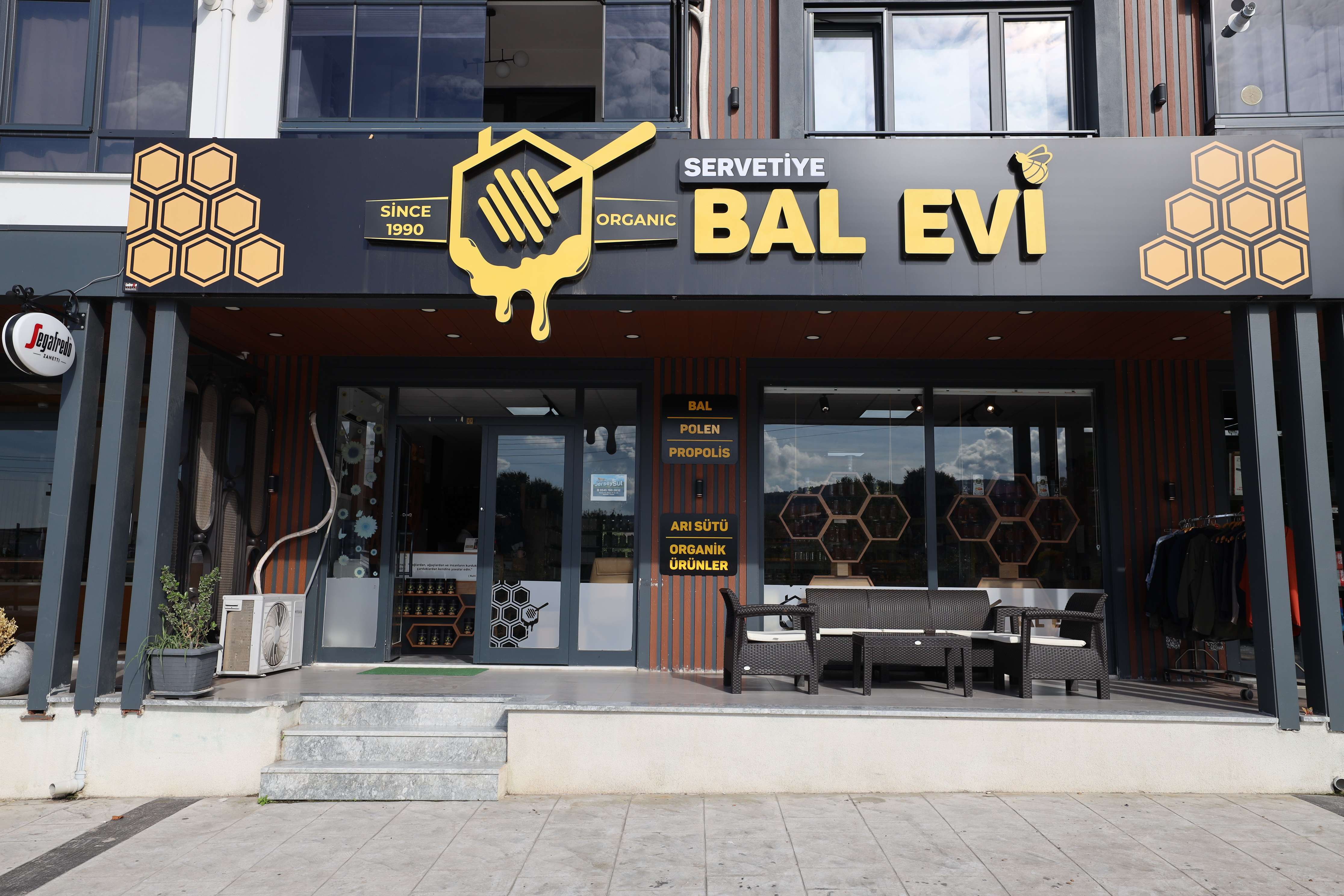 Servetiye Bal Evi