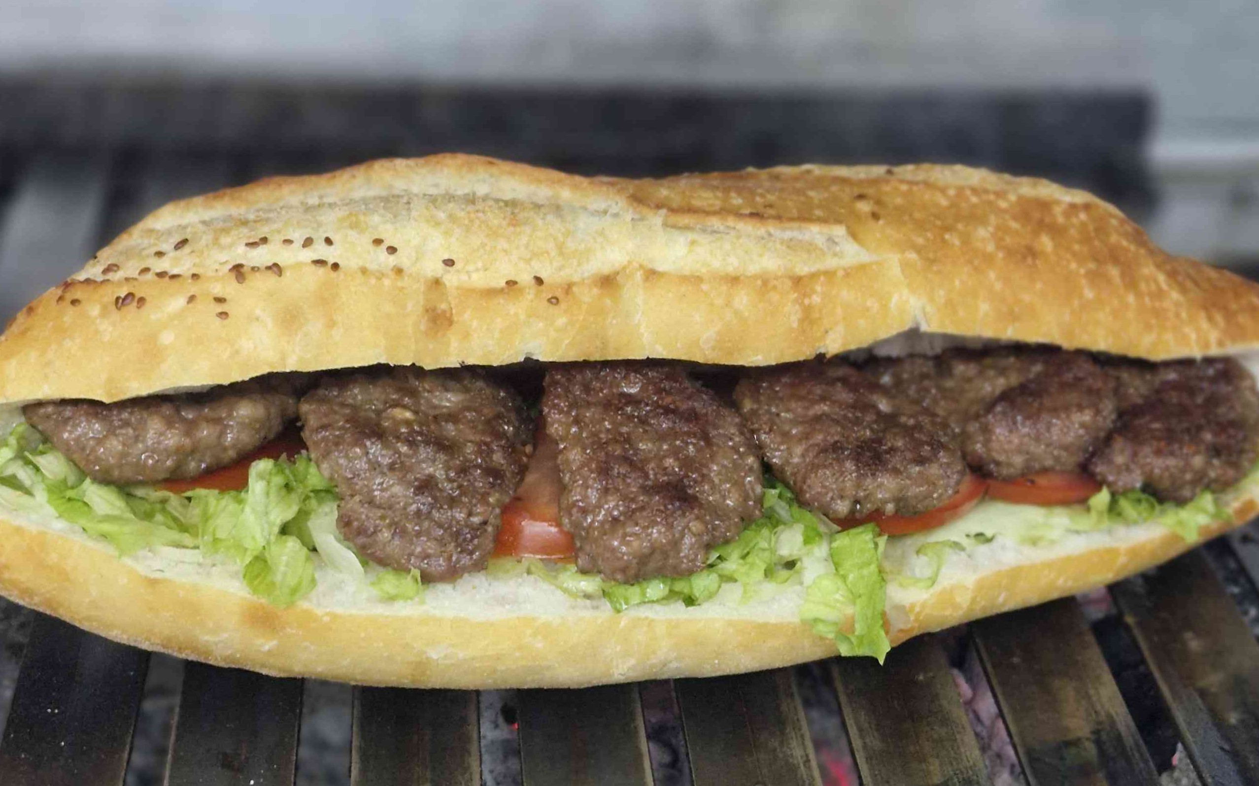 Keyf-i Mangalda Başiskele Karta Özel Köfte Tavuk Sucuk Porsiyon Ve Ekmek Arası Sıcak Lezzetlerde %10 İndirim