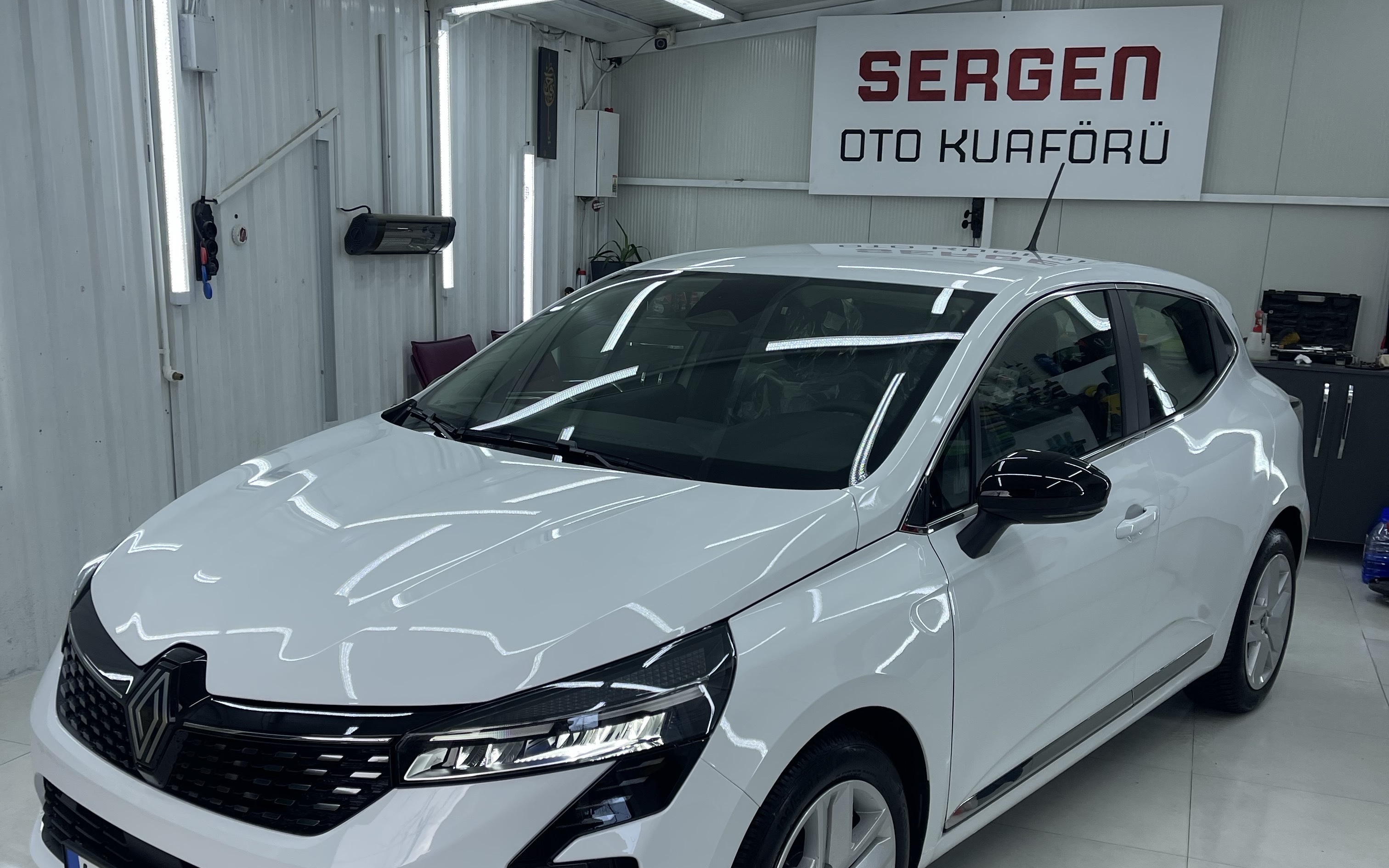 Sergen Oto Kuaför'de İç Dış Araç Yıkama Başiskele Kart'a Özel 600₺