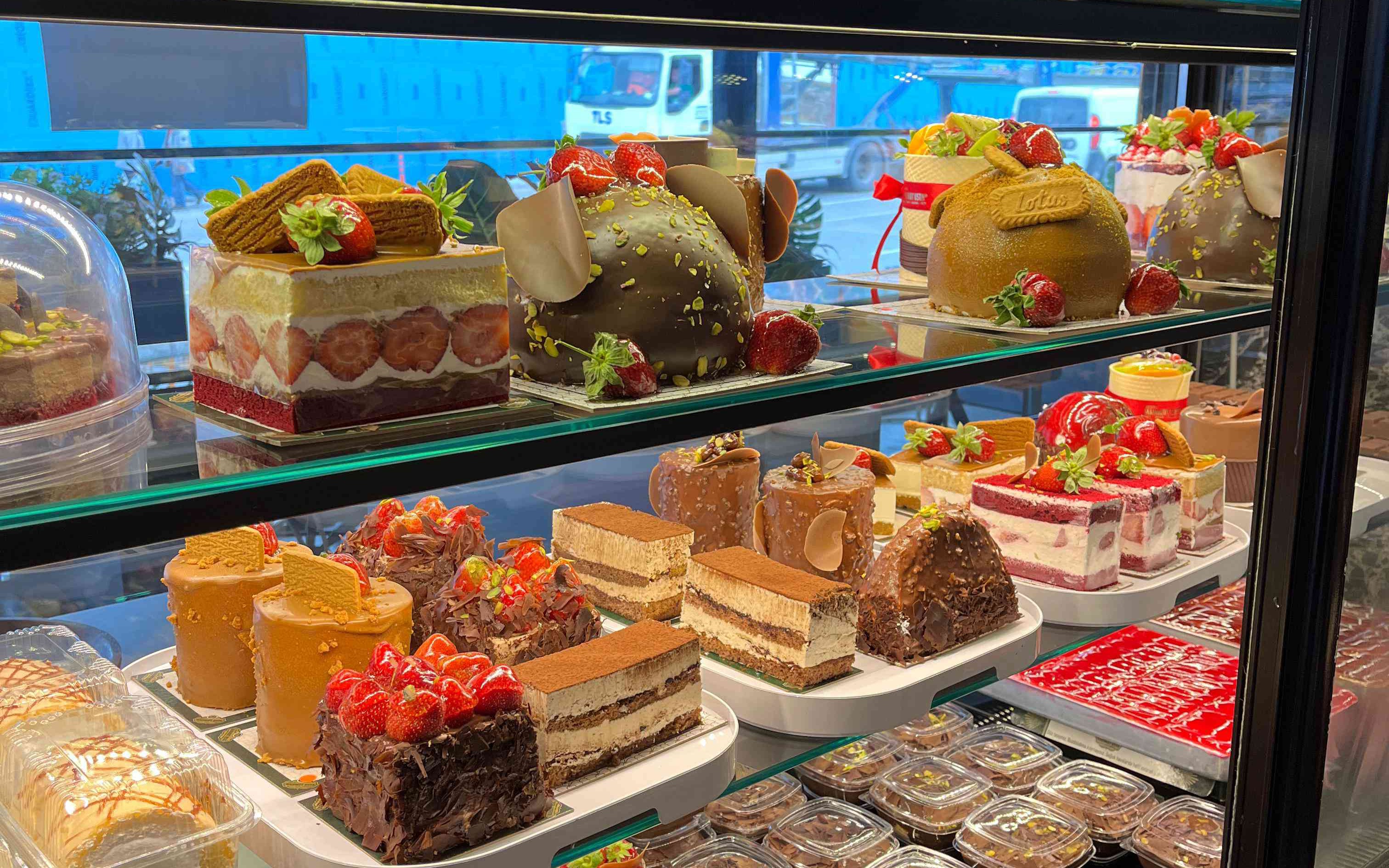 Tatlıcı Mahmut Usta'da Başiskele Kart Üyelerine Özel Tüm Pasta Tatlı Kurabiye Çeşitlerinde %15 İndirim